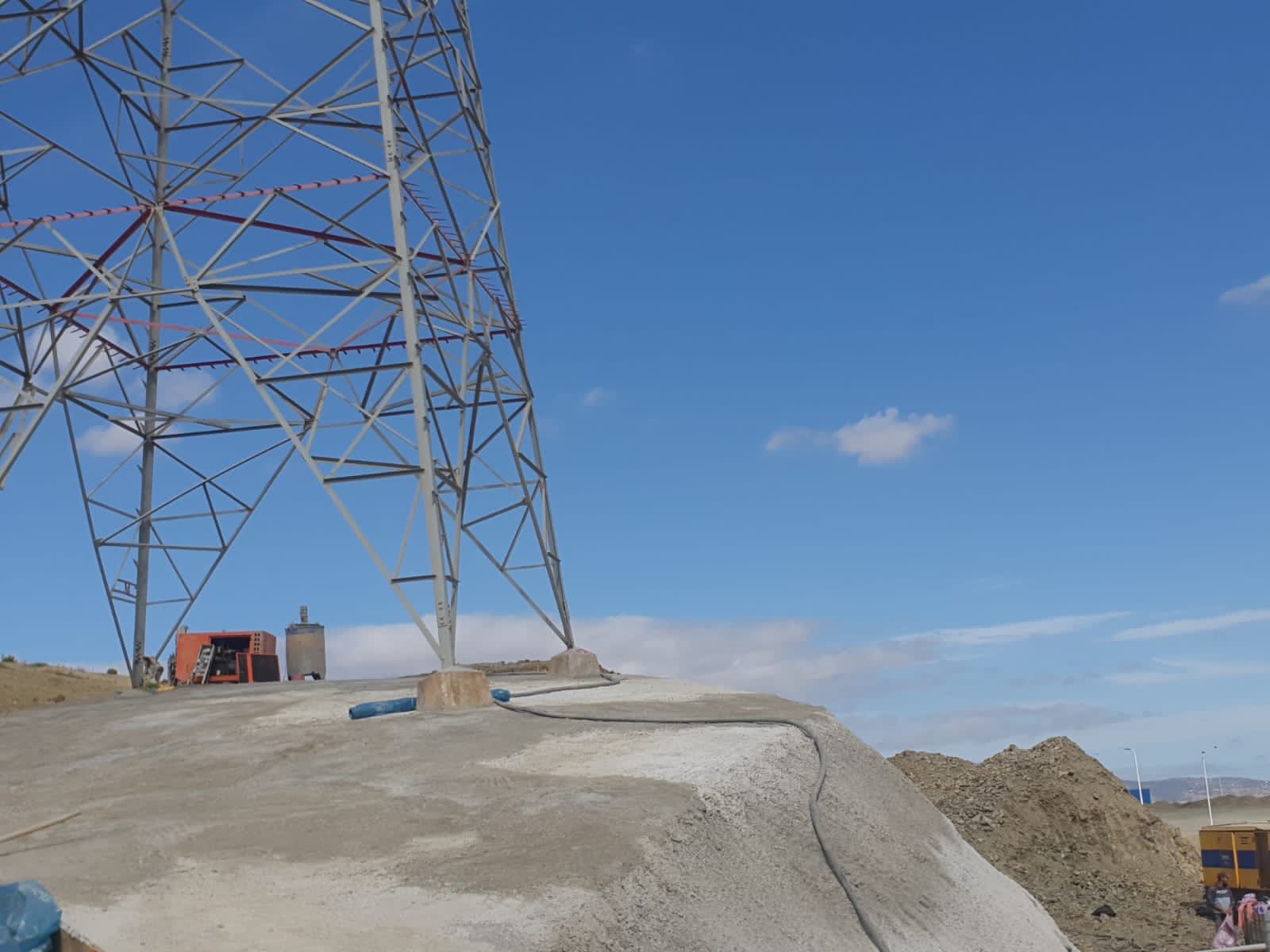 Travaux de confortement par clouage du talus du pylône haute tension à Tétouan Park (2)