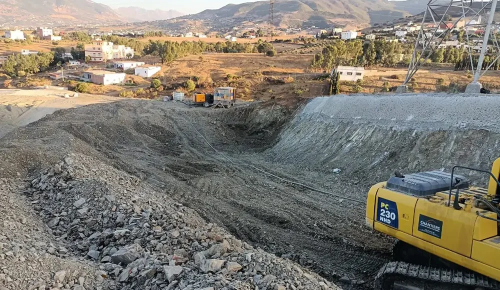 Travaux de confortement par clouage du talus du pylône haute tension à Tétouan Park (3)