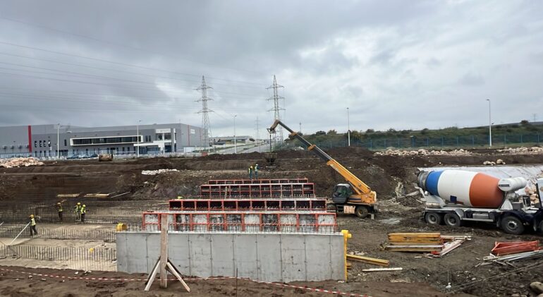 des travaux de construction du canal et ouvrages sur Oued Hneid – Lot N°6 4